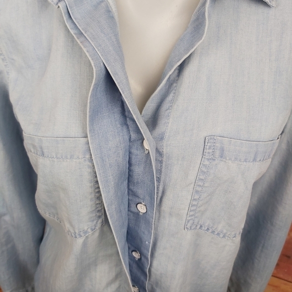 Tommy Hilfiger chambray light button down shirt Size XS - Picture 2 of 8